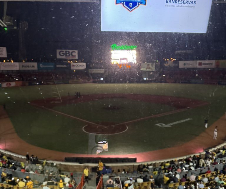 Apagón sorprende al Estadio Cibao durante partido del Escogido y Águilas