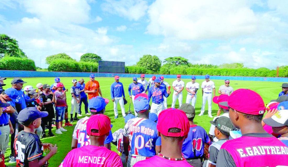 Mets de Nueva York donan utilerías