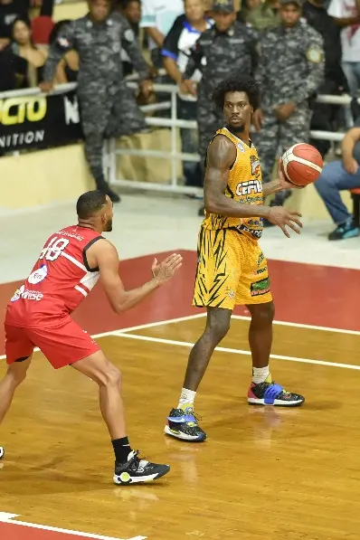 Emmitt Williams brilla en su primicia