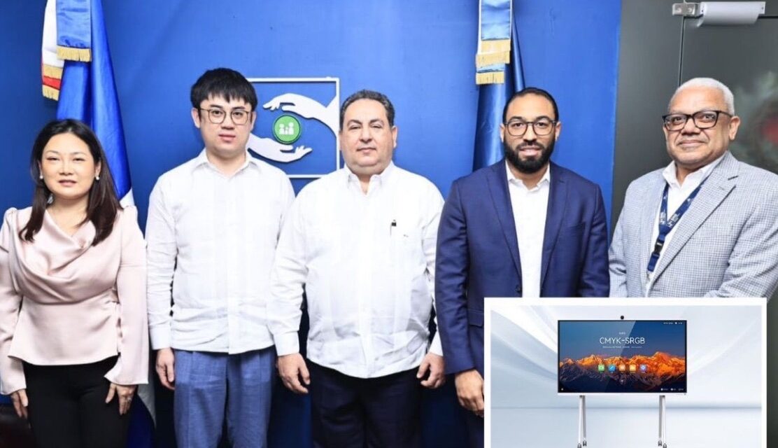 Huawei dona pantallas inteligentes, IdeaHub, al SNS para apoyar su camino cerca de la digitalización de la institución