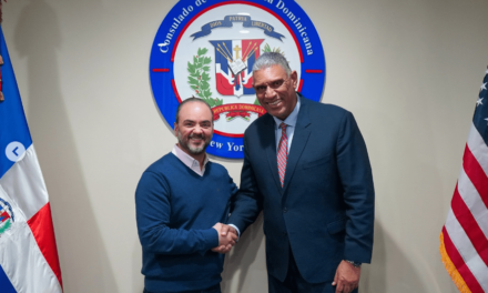 Giancarlo Beras-Goico se reúne con Chú Vásquez durante la promoción de «Freddy»