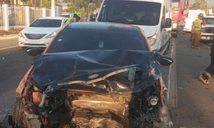Cuatro heridos en colisión de varios vehículos en la autopista Duarte