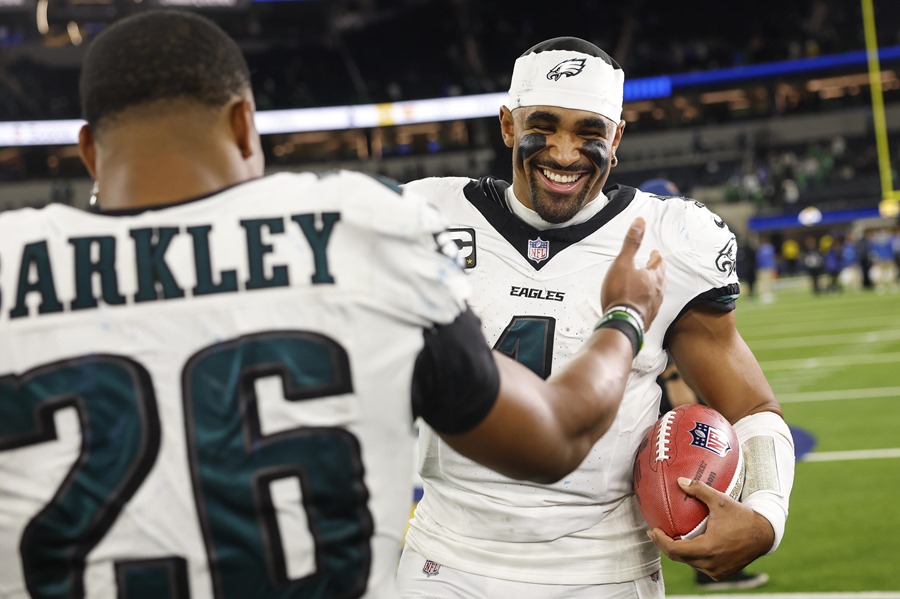 Eagles someten a los Rams en la NFL