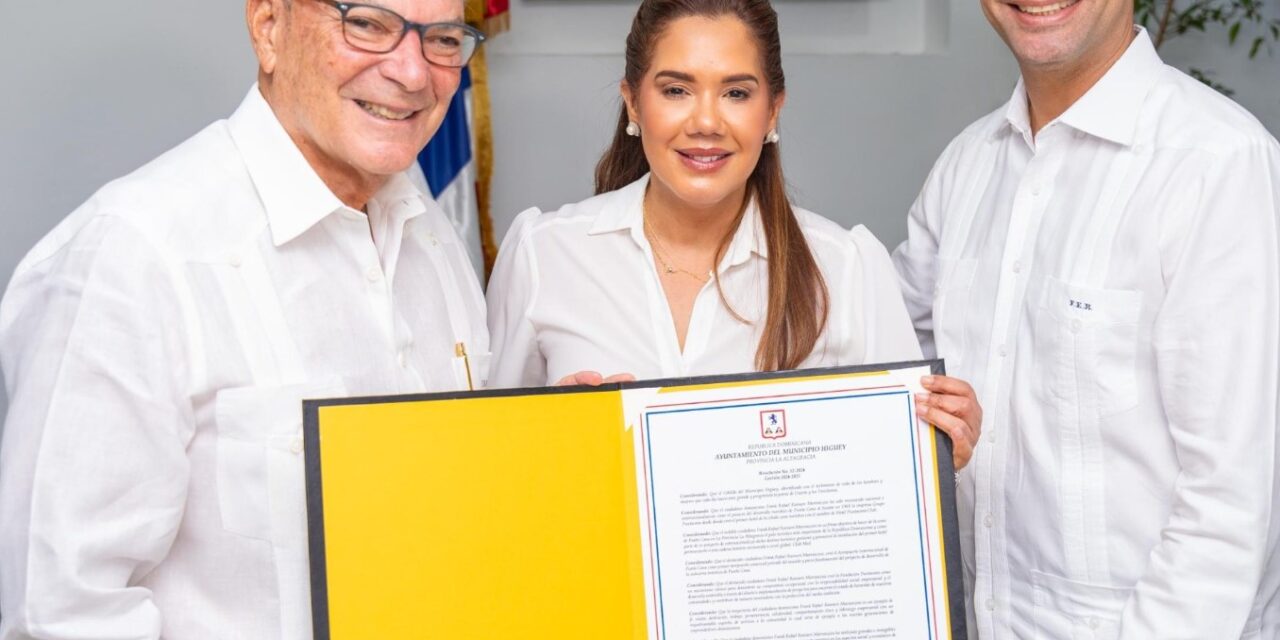Frank Rainieri premiado como “Hijo Meritorio” de La Altagracia