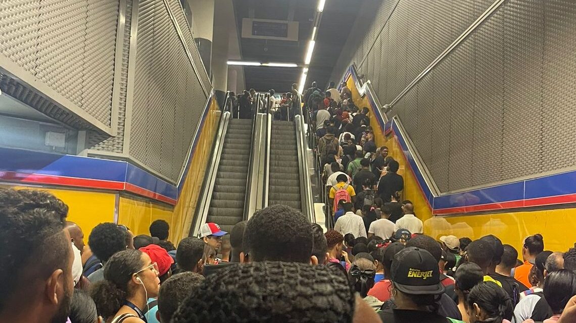 Fuerte congestión en la temporada Juan Pablo Duarte del Metro de Santo Domingo provoca retrasos