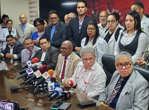Gobierno y CMD acuerdan aumento salarial del 25% para trabajadores de la salubridad