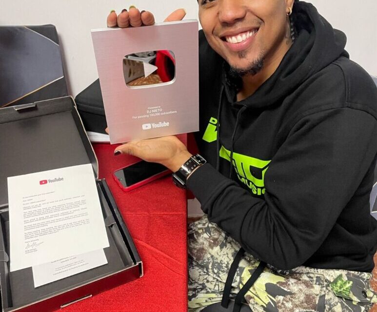 Dj Nieto obtiene placa de 100 mil suscriptores en YouTube