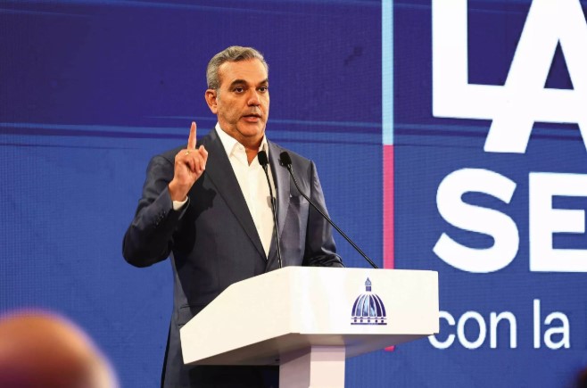 Legisladores rechazan propuesta de Abinader para impedir exenciones vehiculares