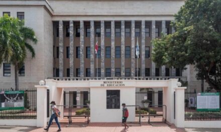 Profesión de Educación despide a más de 600 docentes por mala conducta y renuncia profesional