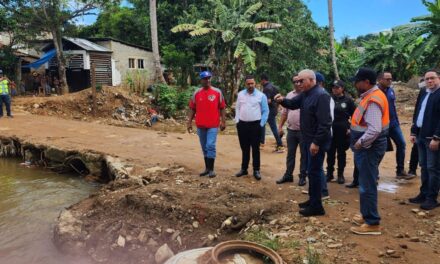 Ministro Andrés Bautista evalúa daños por inundaciones en Las Terrenas
