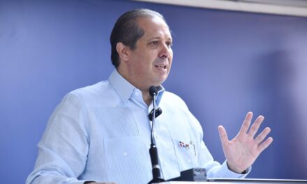 Ministro de Salud destaca importante reducción de casos de Dengue