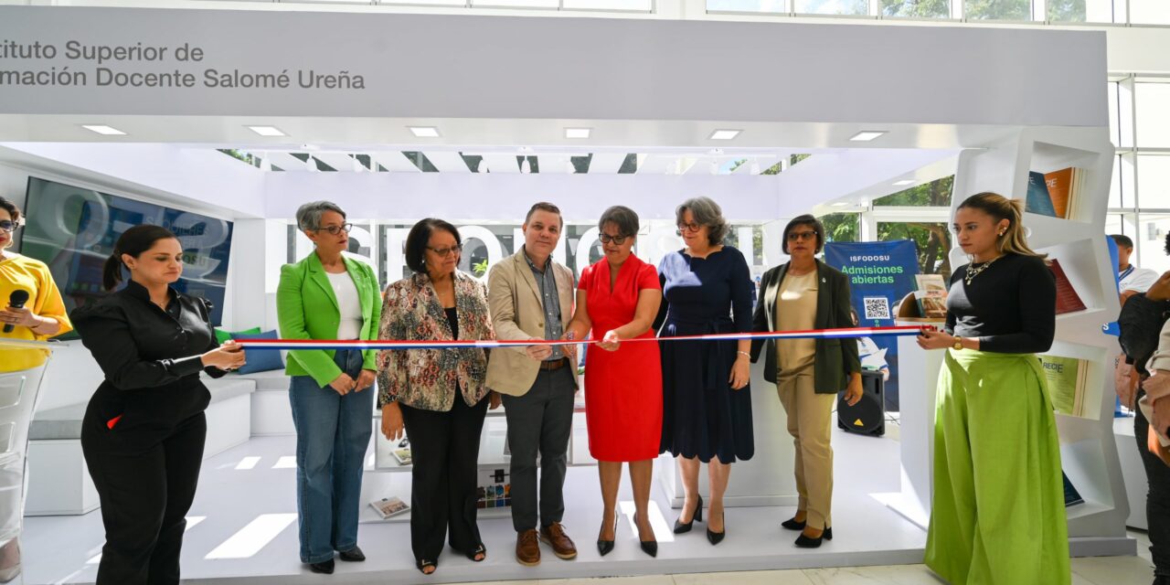 ISFODOSU abre stand en la Feria Internacional del Libro 2024 y anuncia la circulación de varias obras