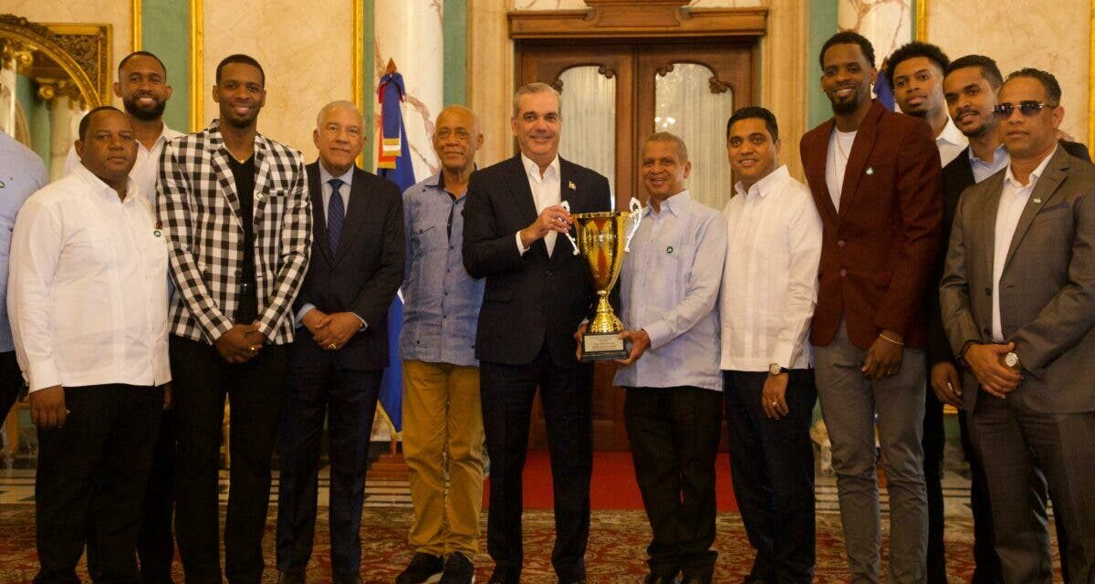 Abinader recibe al Mauricio Báez, campeón del TBS