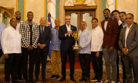 Abinader recibe al Mauricio Báez, campeón del TBS