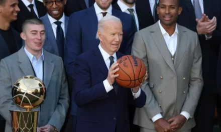 Biden recibe a los campeones Celtics en la Casa Blanca