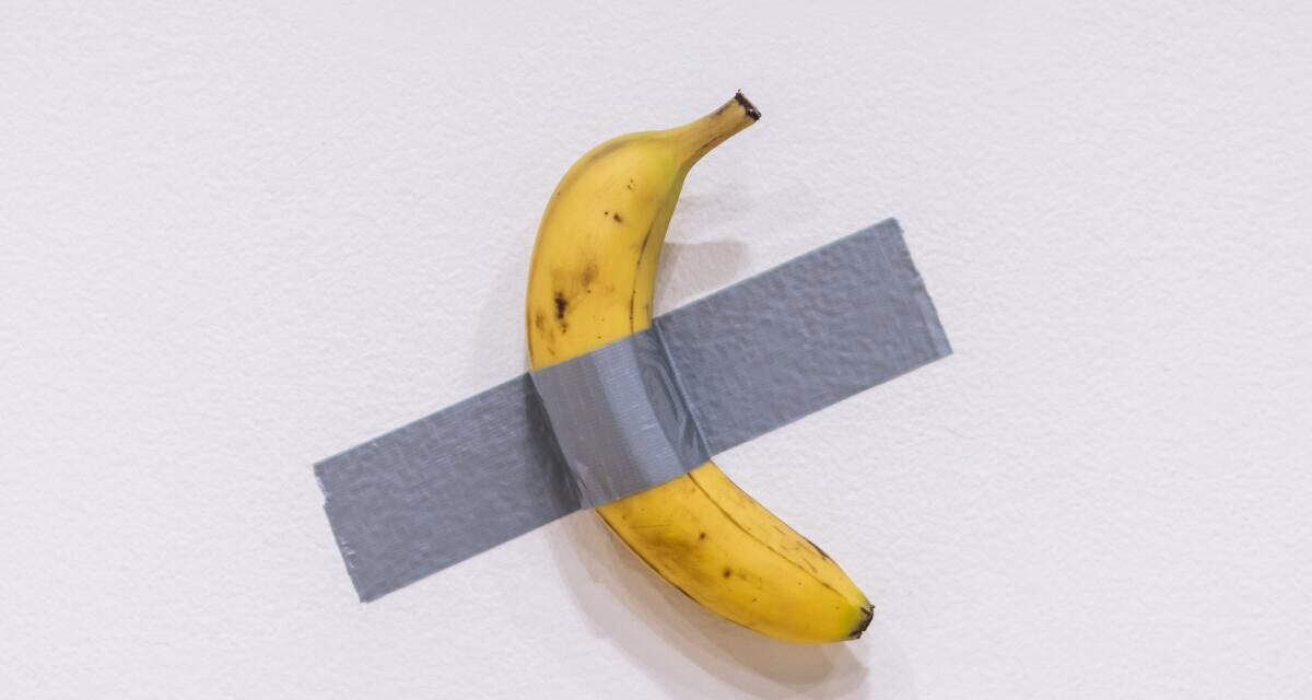 El icónico plátano pegado a la tapia se vende por 6,2 millones de dólares: se reaviva el debate sobre el arte