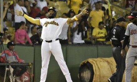Águilas avasallan a Leones y empatan en tercera posición con el Licey