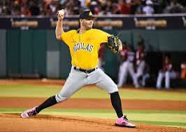 Gigantes del Cibao firman a Yunesky Maya