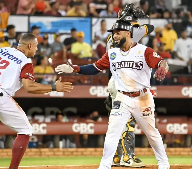 Gigantes suben al cuarto empujados por jonrón de Leury García