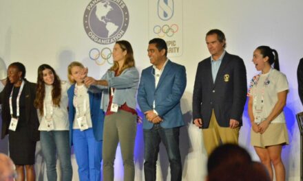 Ministro Kelvin Cruz besalamano III Foro de Atletas organiza Panam Sports