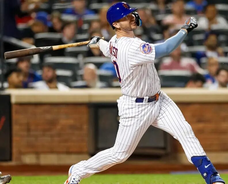 Mets escudriñamiento retornar a firmar primera cojín Pete Alonso