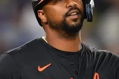 Eloy firma anuencia ligas menores Rays