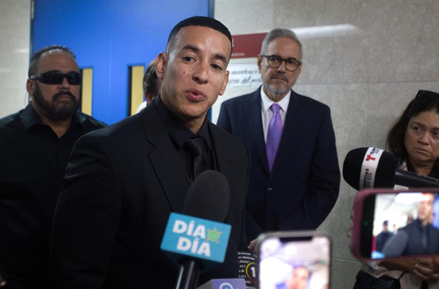 Juez concede a la esposa de Daddy Yankee hasta el día 31 para entregar documentación