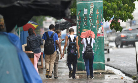 Lluvias torrenciales afectan el inicio del fin de semana; Continuará el sábado y el domingo.