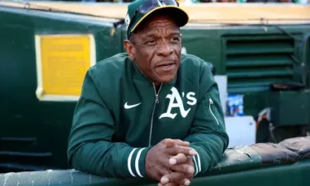 Muere Rickey Henderson, rey de las bases robadas del béisbol