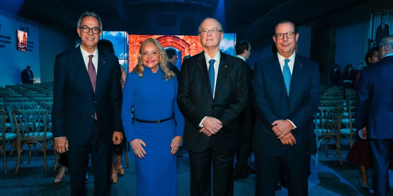 Banco Popular celebra 60 abriles con nuevo obra
