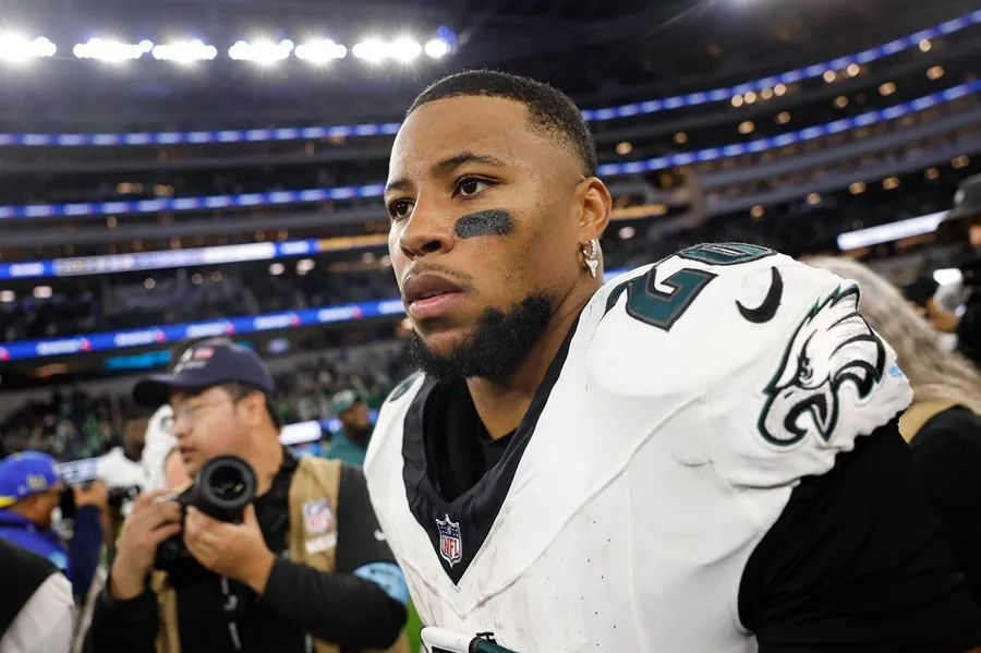 Barkley, noveno componente en la historia de la NFL que supera las 2.000 yardas por tierra