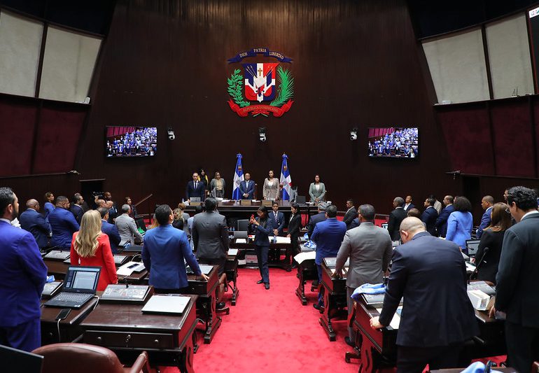Diputados aprueban acuerdo sin visas para diplomáticos con Bolivia