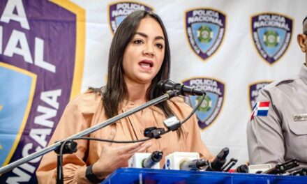 Dominicana Saludable acusa a Faride Raful de violar Decreto sobre cesión de vino