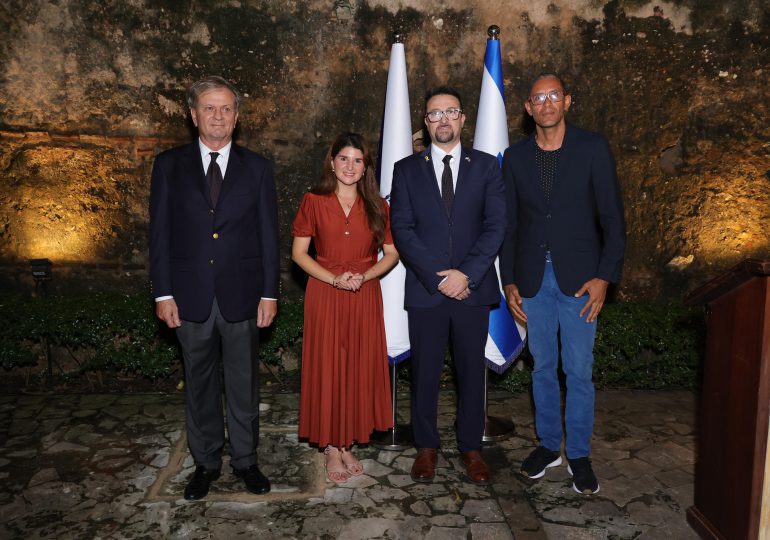 Embajada de Israel en República Dominicana inaugura exposición de arte “Alas de Hierro”