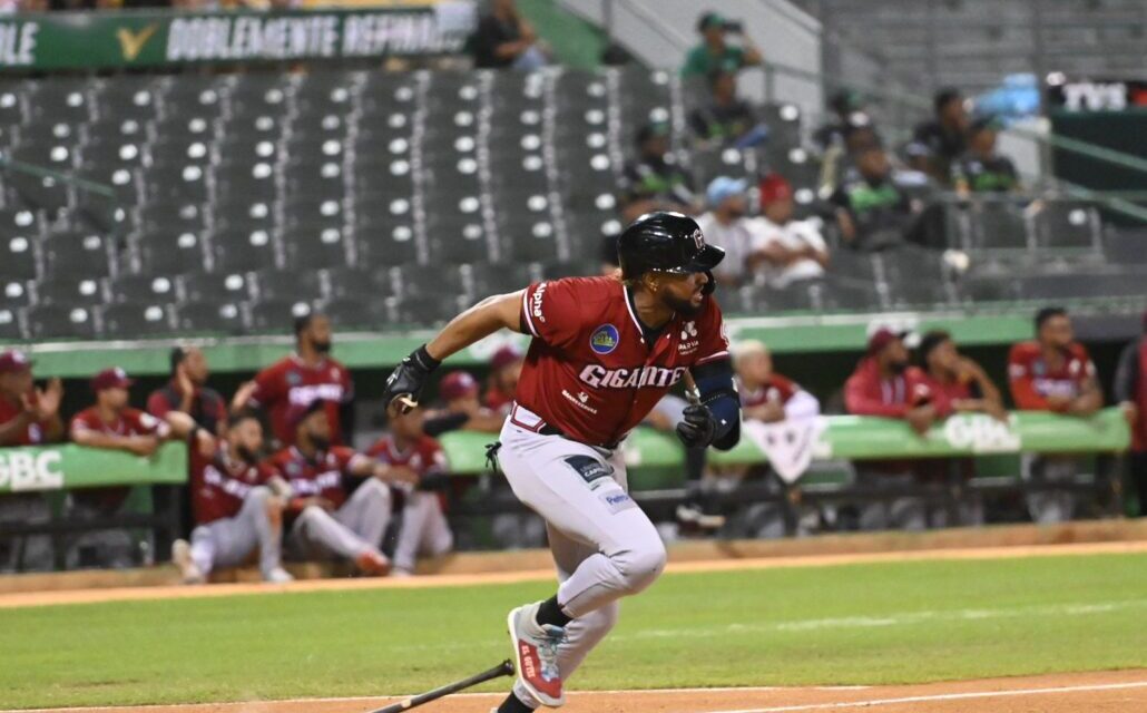 Kelvin Gutiérrez conectó tres dobles en triunfo de Gigantes sobre Estrellas