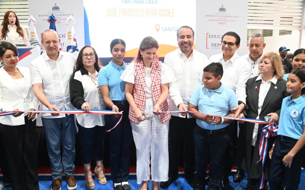 Vicepresidenta inaugura pegado al INEFI polideportivo en Santiago