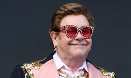 El cantante Elton John, icono del año 2024 para la revista Time