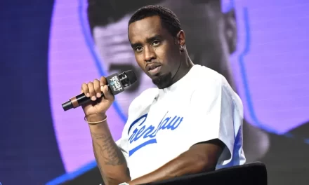 Mujer demanda a Jay-Z y Sean Combs por violarla