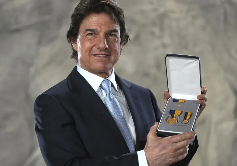 Tom Cruise recibió el premio a EE.UU., el máximo honor civil de la Marina