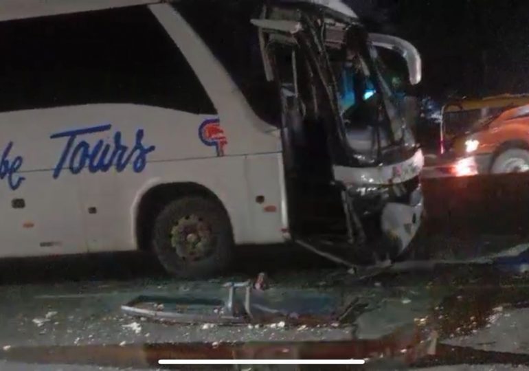 Trágico percance en Carretera Las Américas deja un muerto y más de 30 heridos