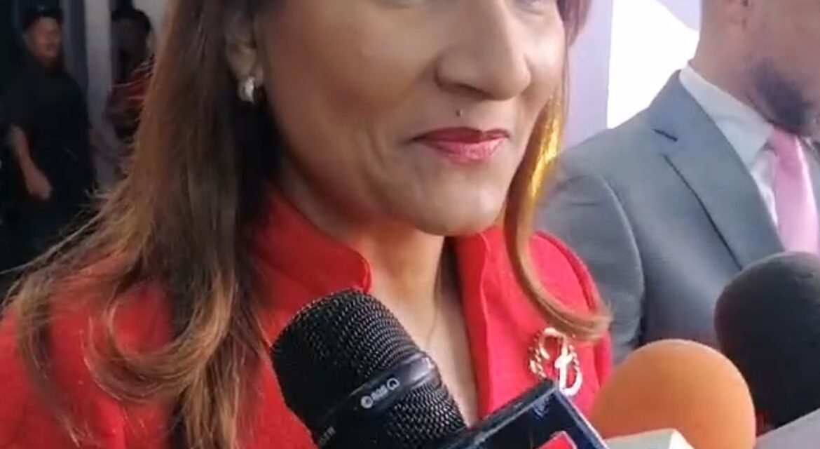 Zoraima Cuello a Gloria Reyes: «Repartieron rápido los aguinaldos»