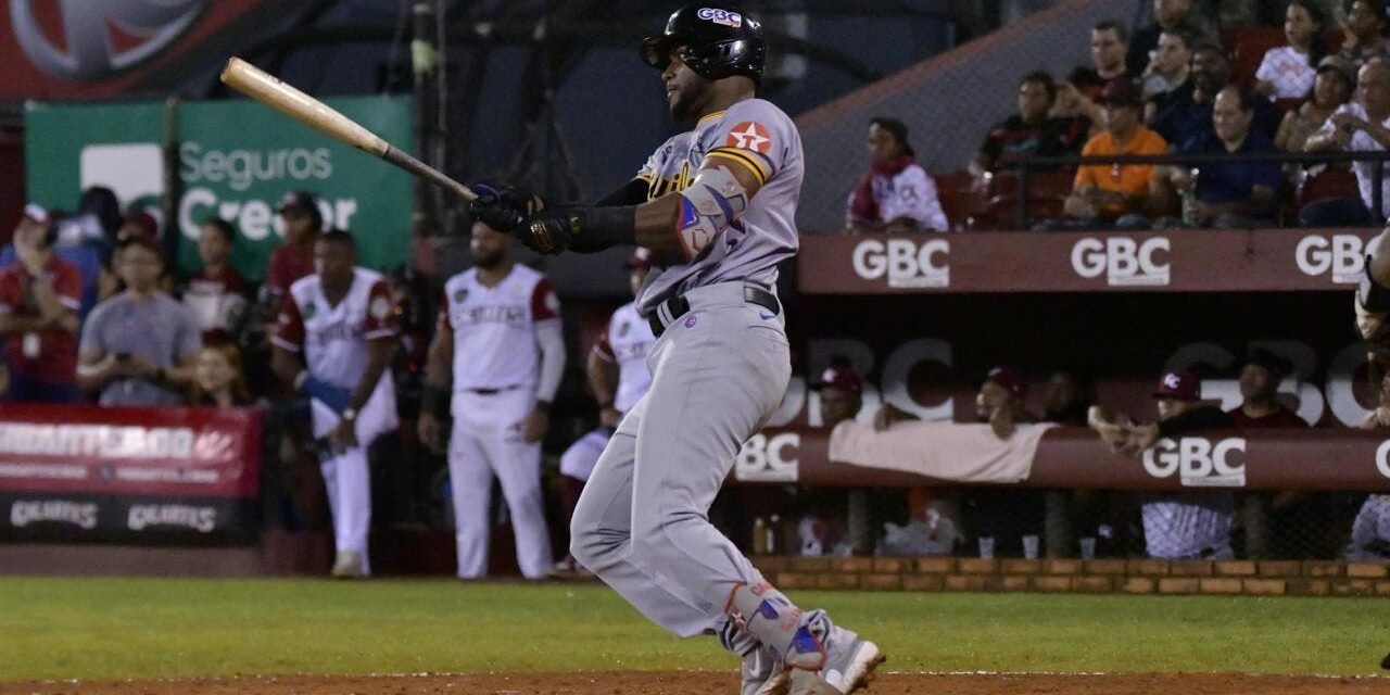 Águilas escalan al tercer puesto tras derrotar a Gigantes