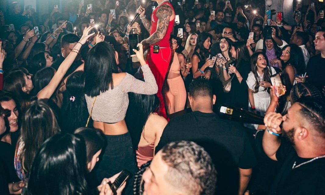 Lunay se presentó delante un empachado total en La Gloria Rooftop Santo Domingo
