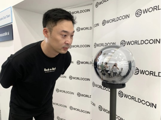 Worldcoin reanudará operaciones en República Dominicana