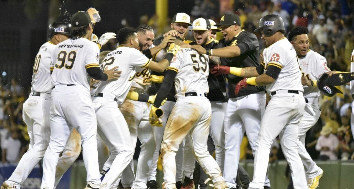 Las Águilas empatan en primero con las Estrellas al vencerlas 6-5