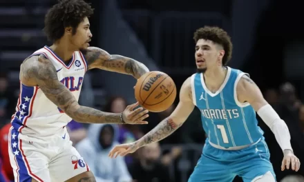 Maxey anota 40, George suma 33 y los 76ers superan a los Hornets