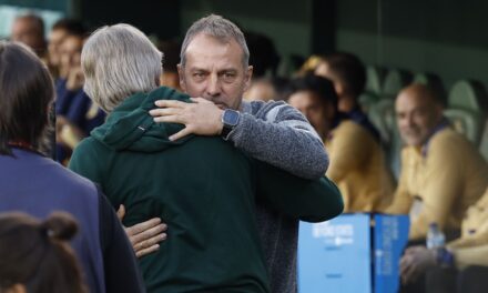 Flick, monitor del Barcelona, suspendido 2 partidos por su expulsión delante el Betis