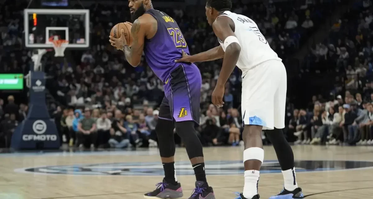 Timberwolves derrotan a los Lakers gracias a Randle, Gobert y una dura defensa