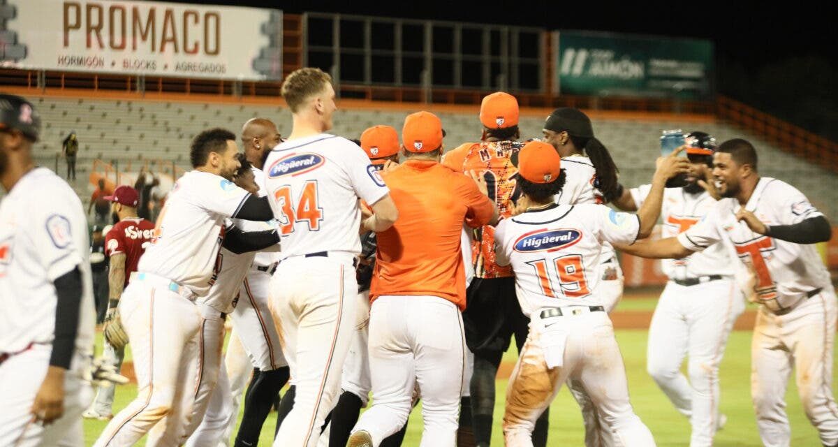Toros dejan a los Gigantes en el contorno