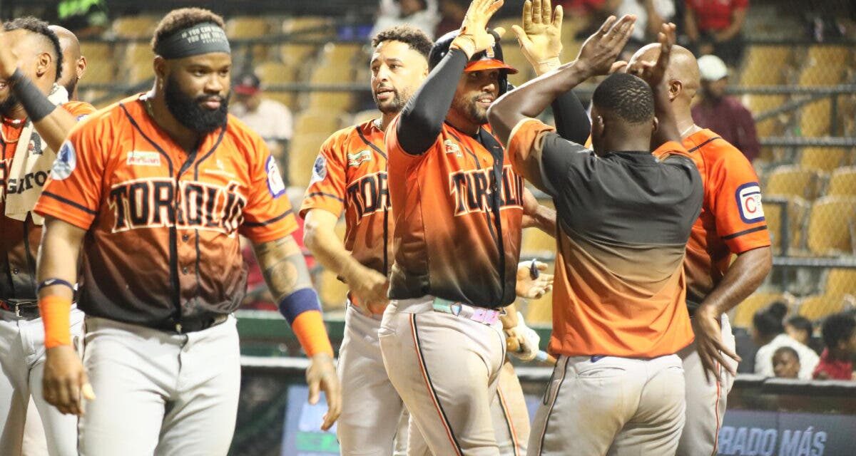 Toros sacan los bates y se imponen a los Leones